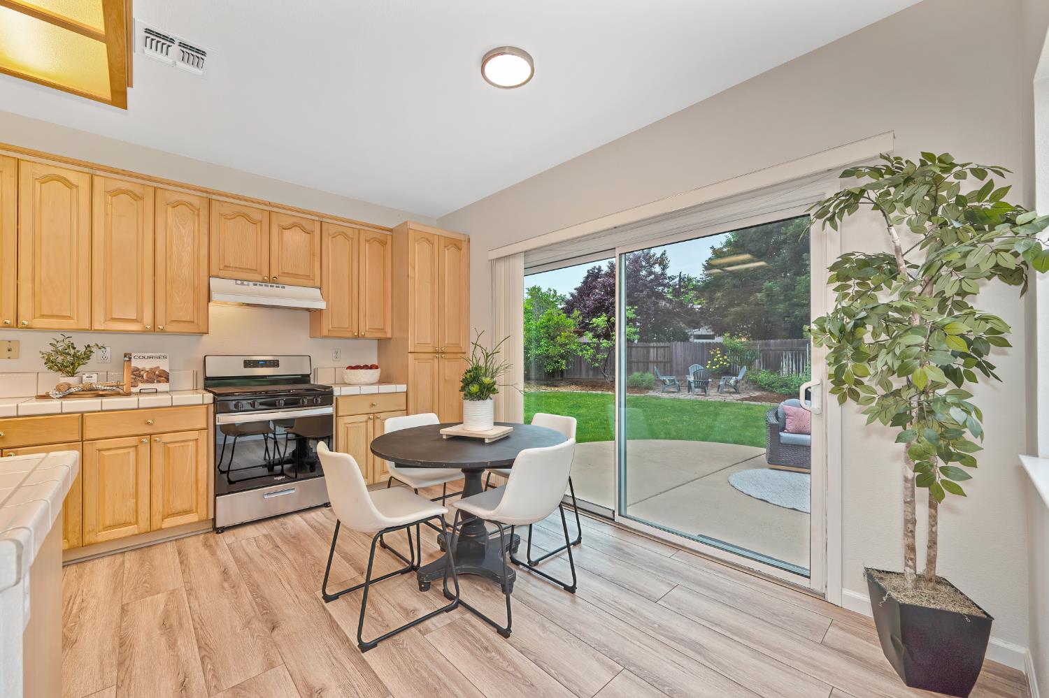 9177 Rizes Way Elk Grove, CA 95758 - Photo 33 of 96