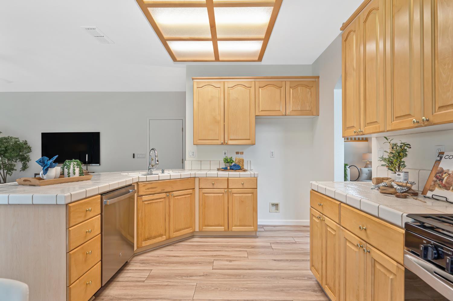 9177 Rizes Way Elk Grove, CA 95758 - Photo 36 of 96