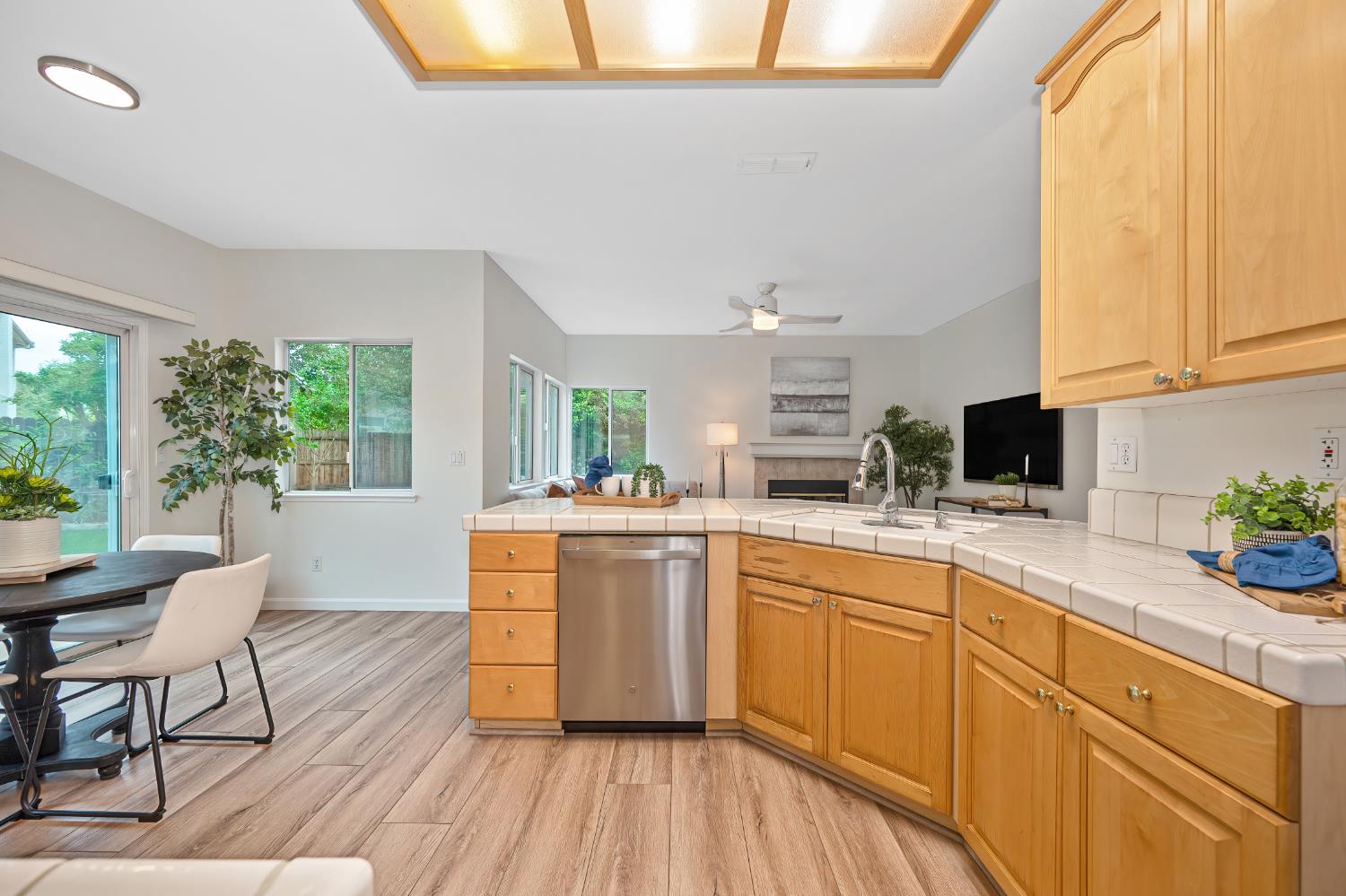 9177 Rizes Way Elk Grove, CA 95758 - Photo 38 of 96