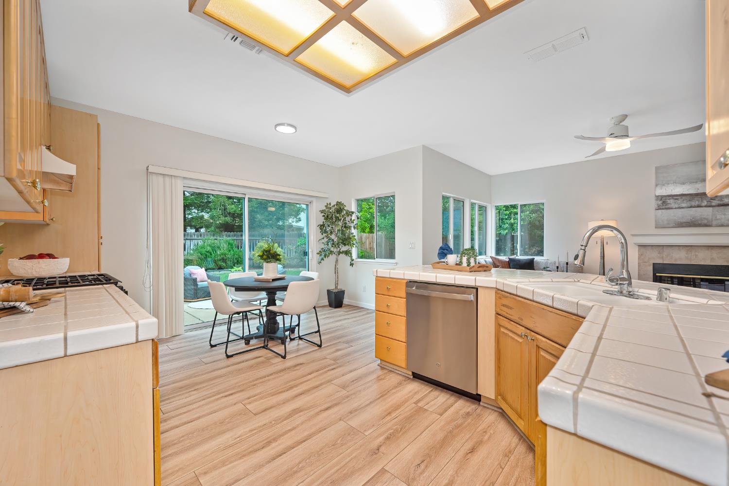 9177 Rizes Way Elk Grove, CA 95758 - Photo 39 of 96