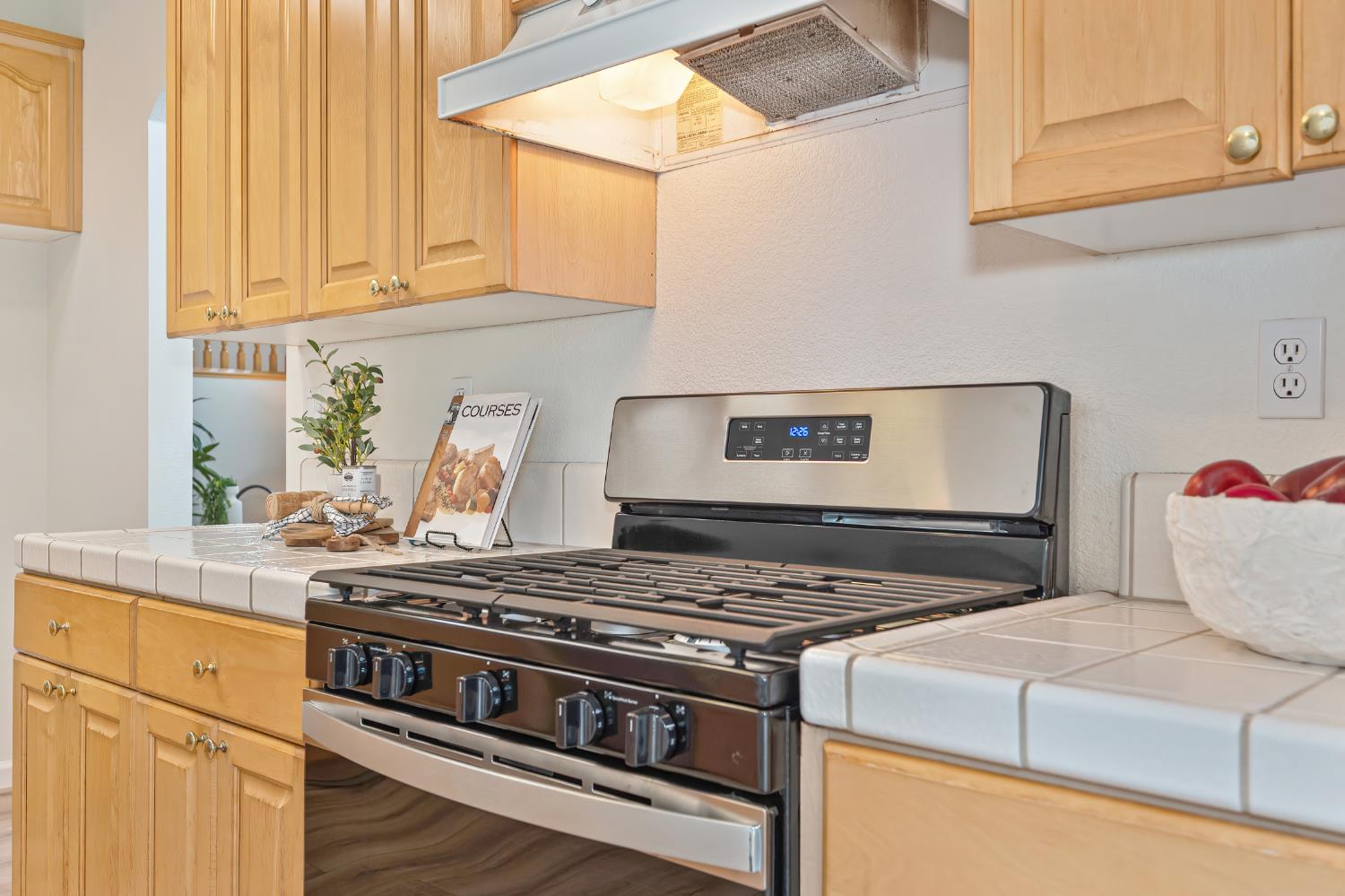 9177 Rizes Way Elk Grove, CA 95758 - Photo 40 of 96