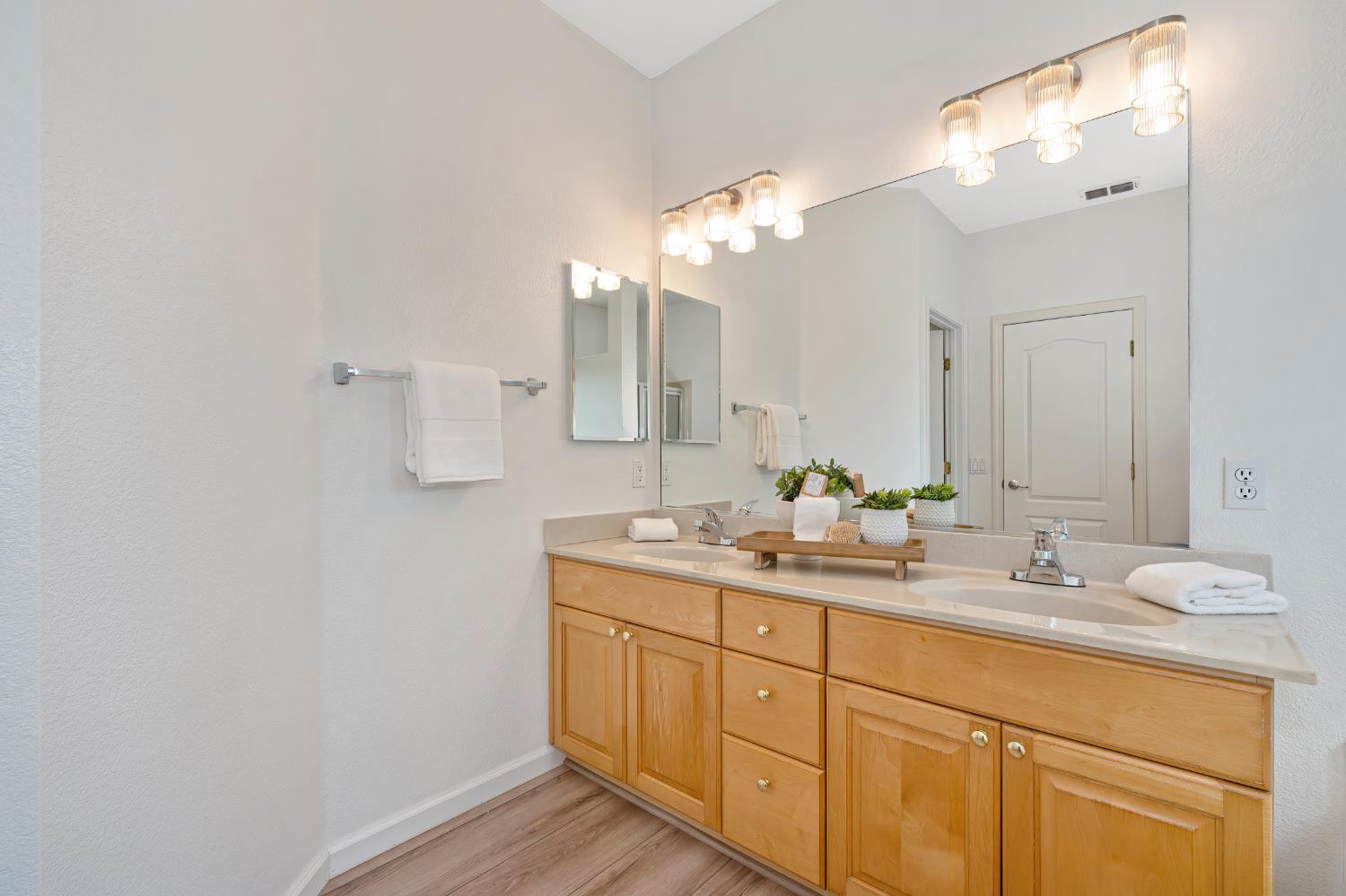 9177 Rizes Way Elk Grove, CA 95758 - Photo 55 of 96