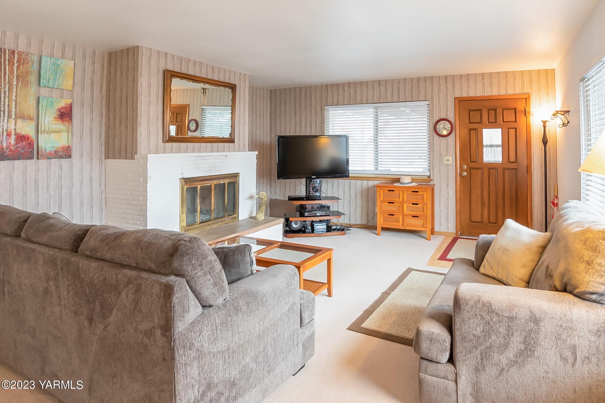 10905 Summitview Road Yakima, WA 98908 - Photo 5 of 34 a living room with furniture and a flat screen tv