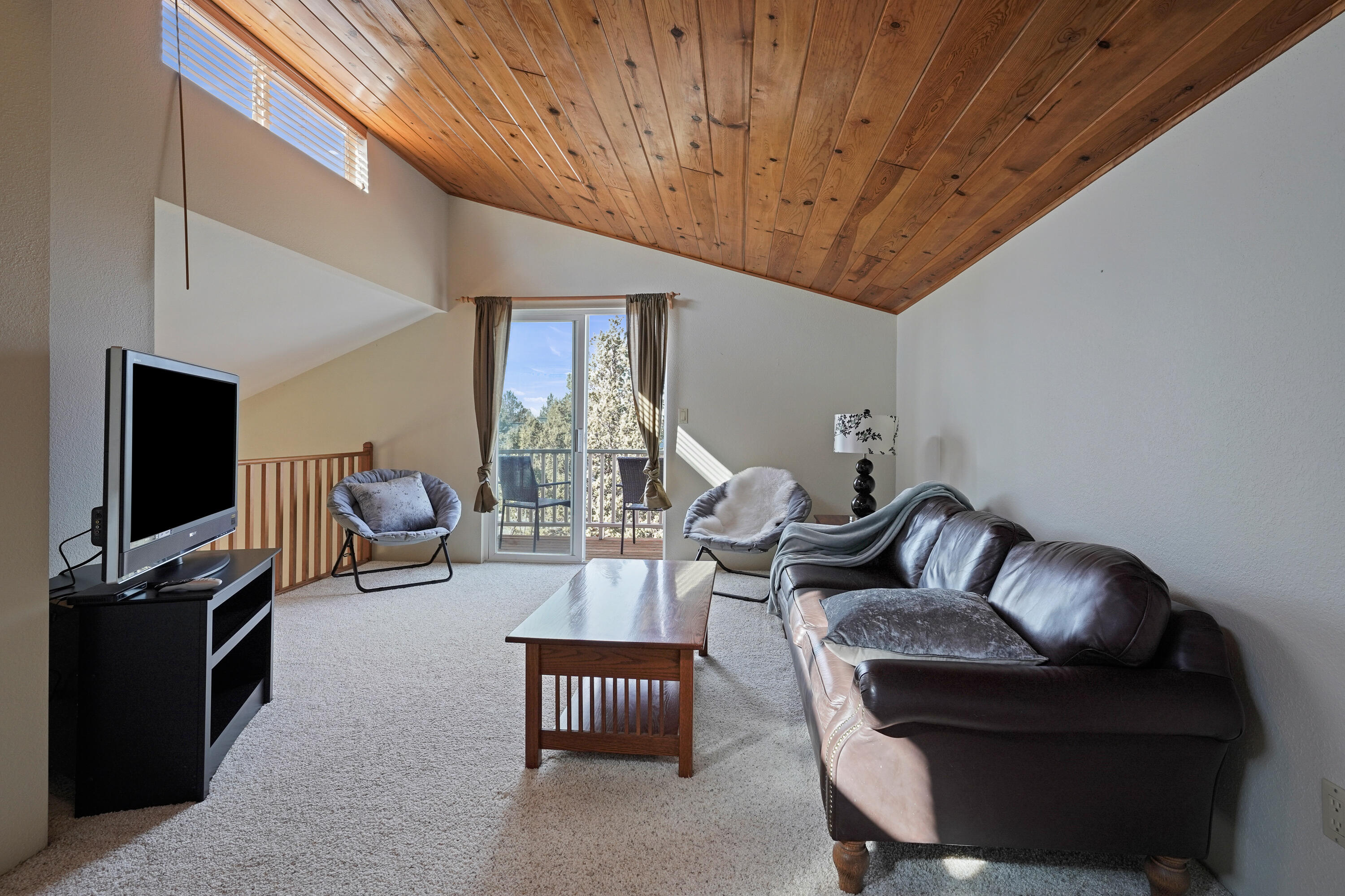 14609 Southwest Maverick Road Terrebonne, OR 97760 - Photo 18 of 33 Loft w balcony