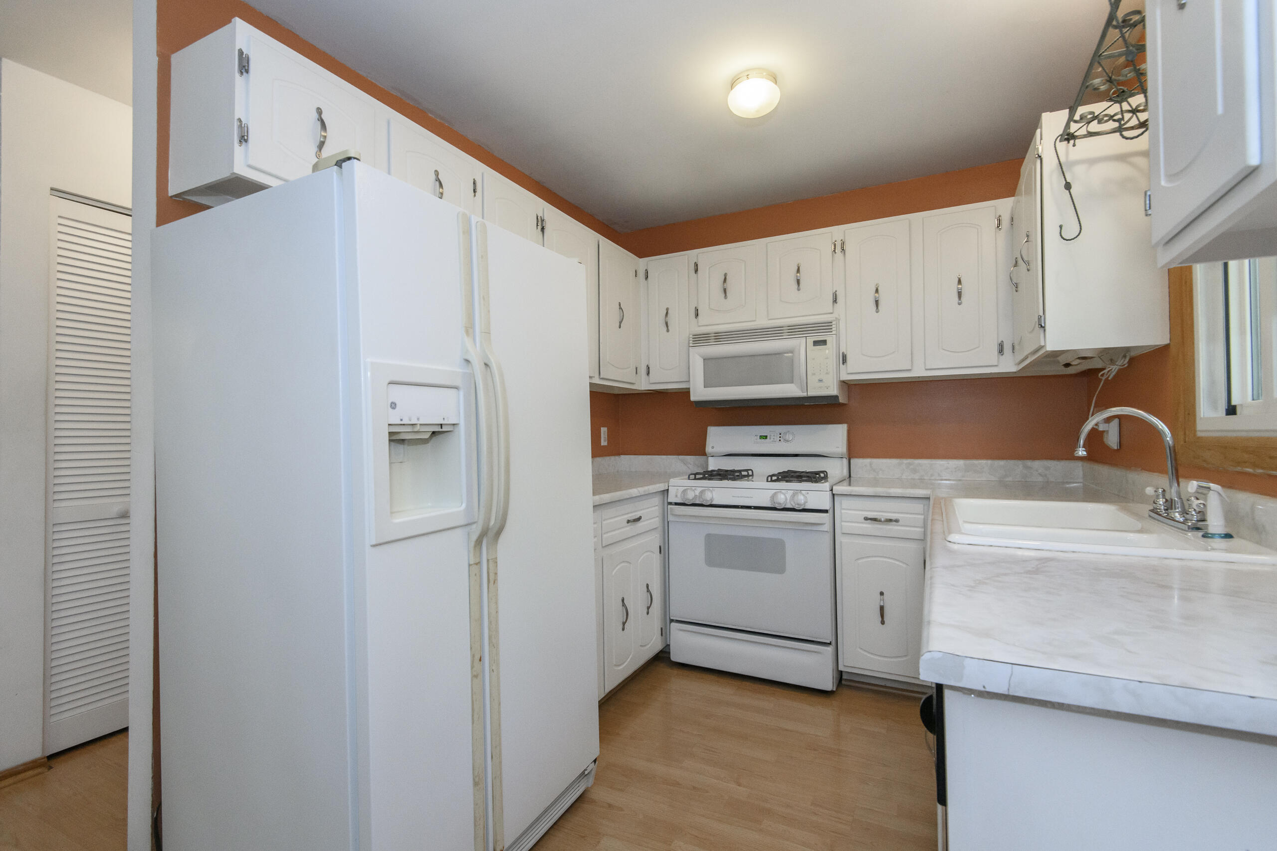 6941 West Glenbrook Road, Unit 3 Milwaukee, WI 53223 - Photo 7 of 32 Nice Kitchen