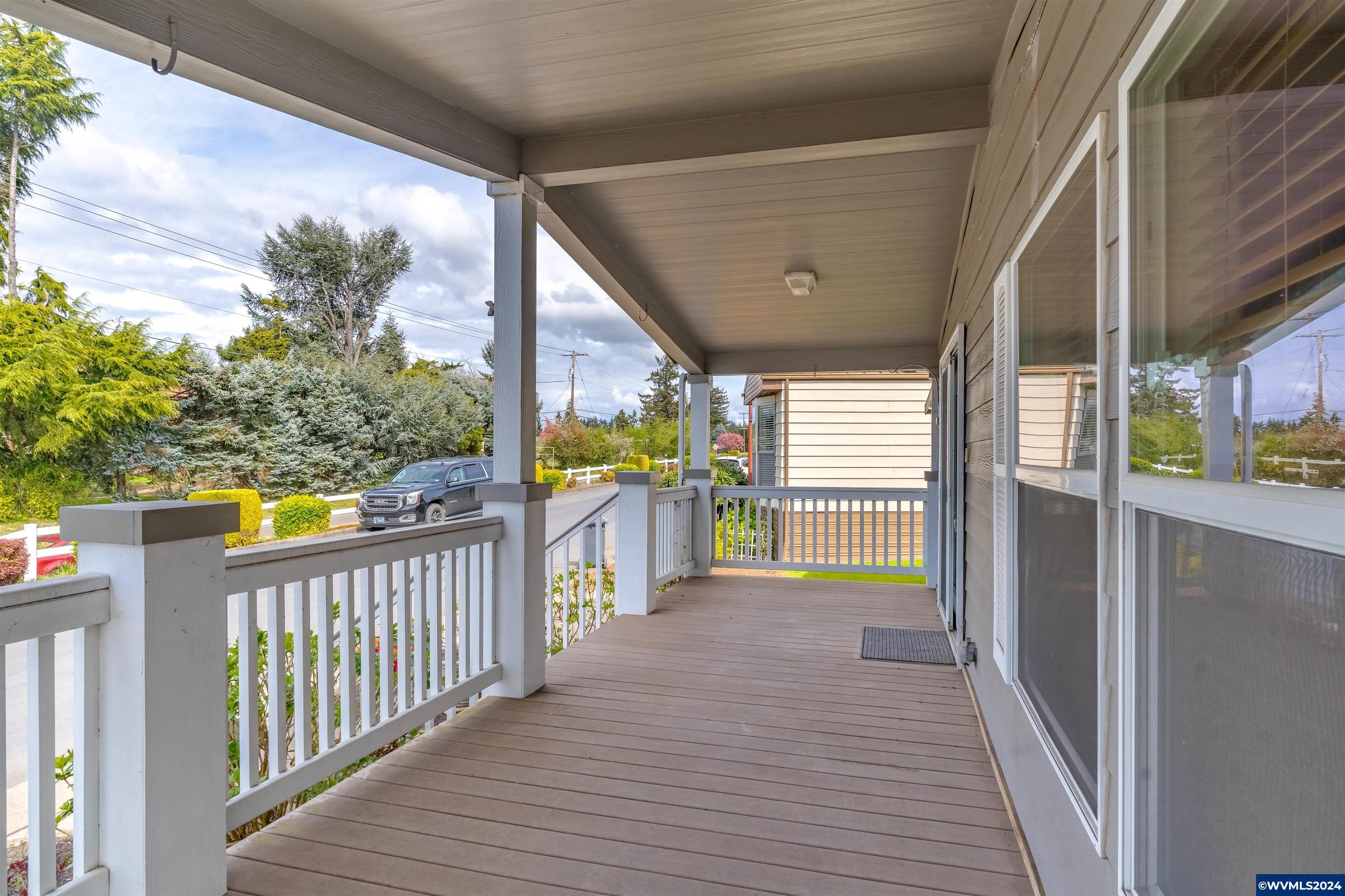 4234 Hazelgreen Road Northeast Salem, OR 97305 - Photo 5 of 35 Gallery Image 5