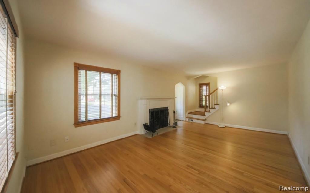 1760 Roslyn Road Grosse Pointe, MI 48236 - Photo 4 of 23 7-photo-web-1680x1050-98952.jpg