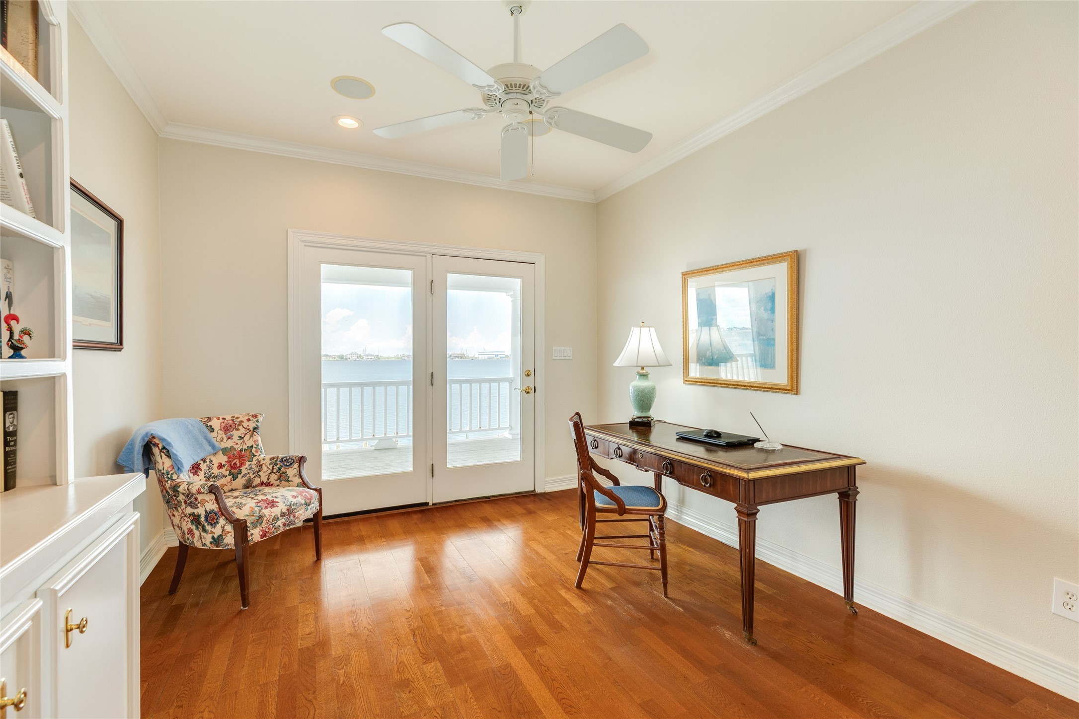 7306 Offats Point Circle Galveston, TX 77551 - Photo 40 of 50 a work room with furniture and wooden floor