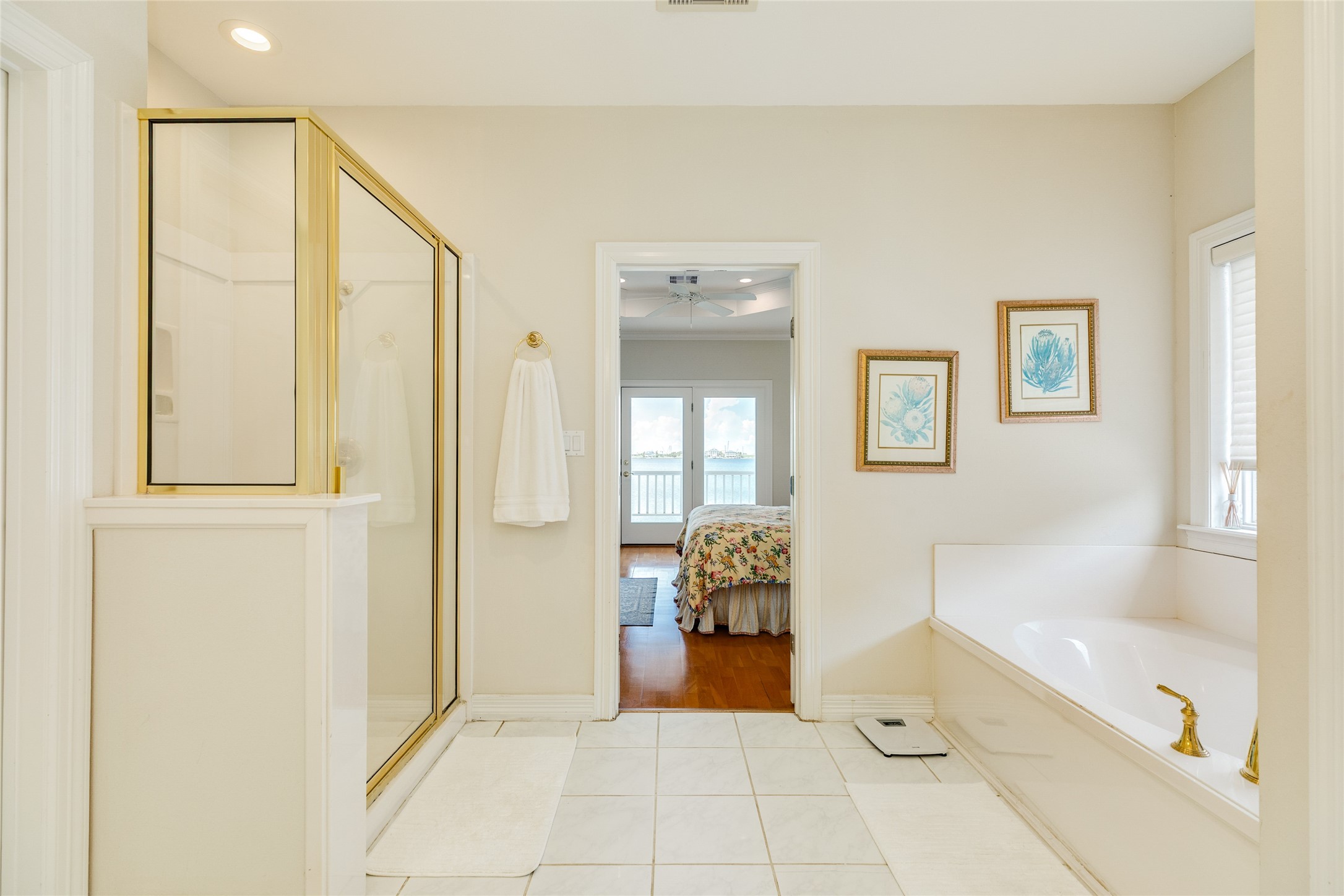 7306 Offats Point Circle Galveston, TX 77551 - Photo 44 of 50 a spacious bathroom with a tub shower and mirror