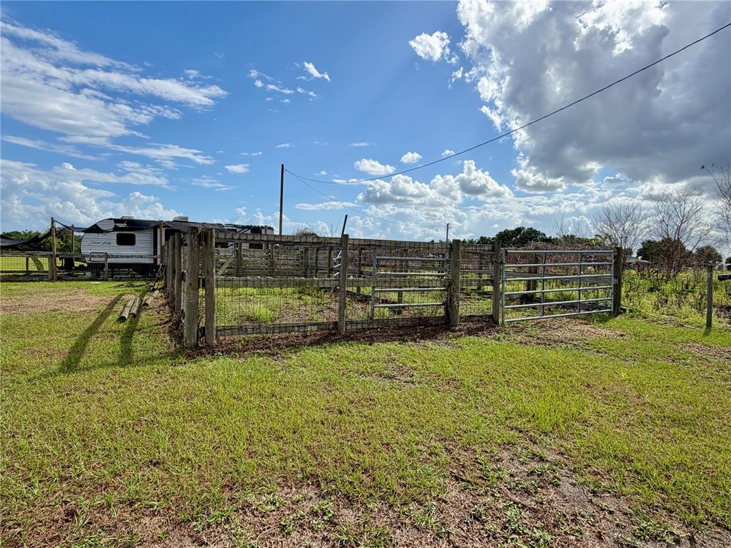 64 West St Road Wauchula, FL 33873 - Photo 5 of 12 a view of a basketball court