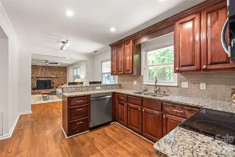 $525,000 | 425 Regency Drive, Charlotte, NC 28211