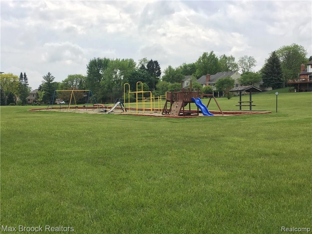 35906 Smithfield Road Farmington, MI 48335 - Photo 13 of 38