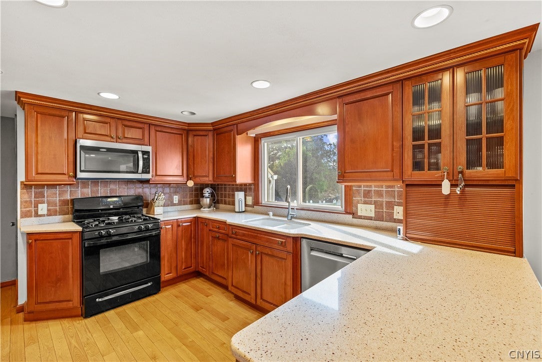 22 Lyndon Road Whitesboro, NY 13492 - Photo 6 of 30 Gallery Image 6
