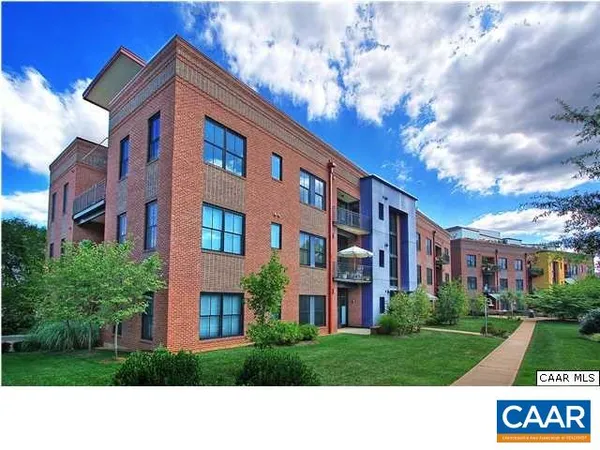 $2,500 | 202 Douglas Avenue, Unit 1F, Charlottesville, VA 22902