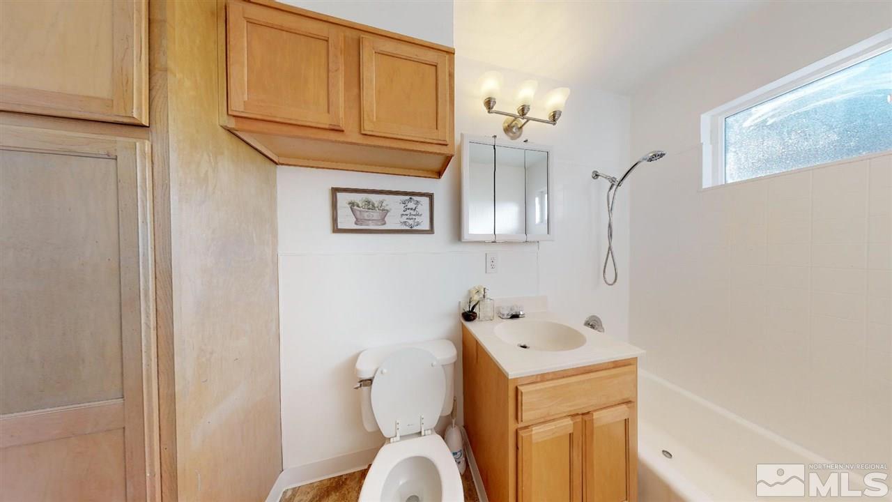 1860 Keystone Avenue Reno, NV 89503 - Photo 9 of 22 a utility room with dryer and washer