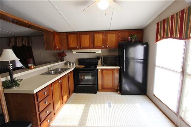 2474 Cypress Road Buchanan, TN 38222 - Photo 12 of 20 Eat-in kitchen with range, refrigerator, microwave to remain.