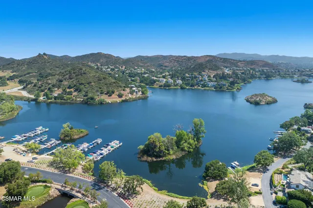 $2,895,000 | 2479 Swanfield Court, Lake Sherwood, CA 91361