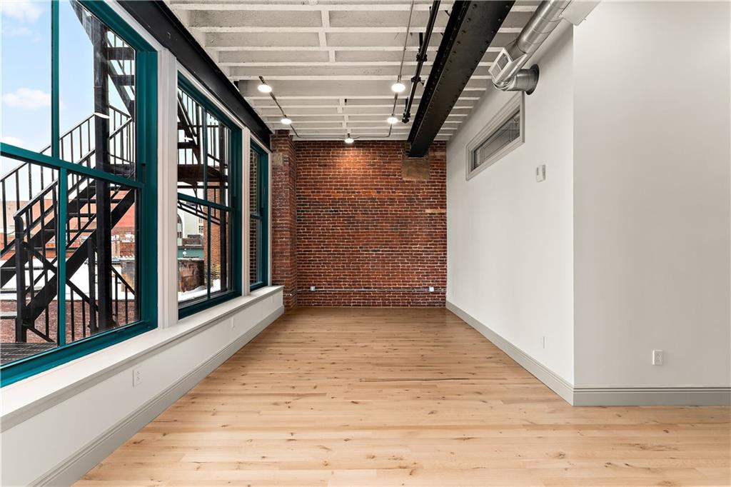 915 Liberty Avenue, Unit 701 Pittsburgh, PA 15222 - Photo 46 of 50 a view of an entryway