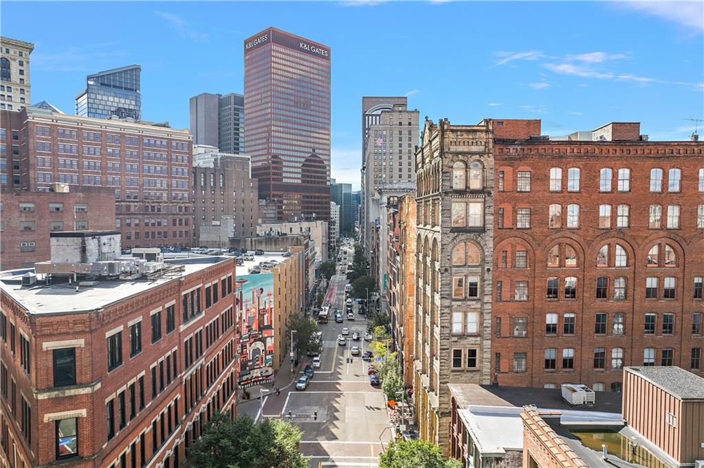 915 Liberty Avenue, Unit 701 Pittsburgh, PA 15222 - Photo 6 of 50 a large building with a street