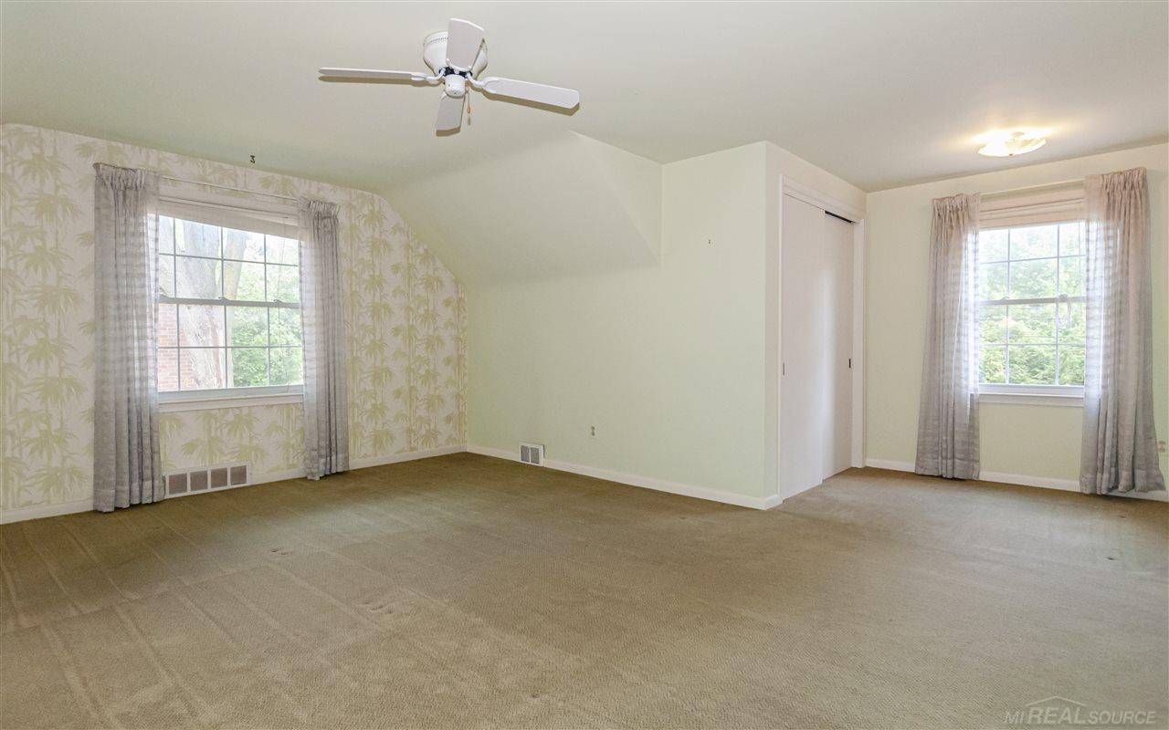 88 Roslyn Road Grosse Pointe Shores, MI 48236 - Photo 33 of 43