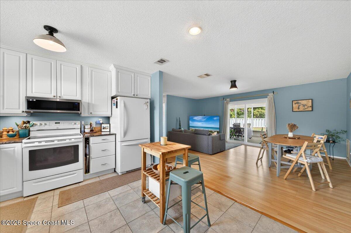 920 Gables Way Melbourne, FL 32940 - Photo 3 of 25 12-JGP_8312