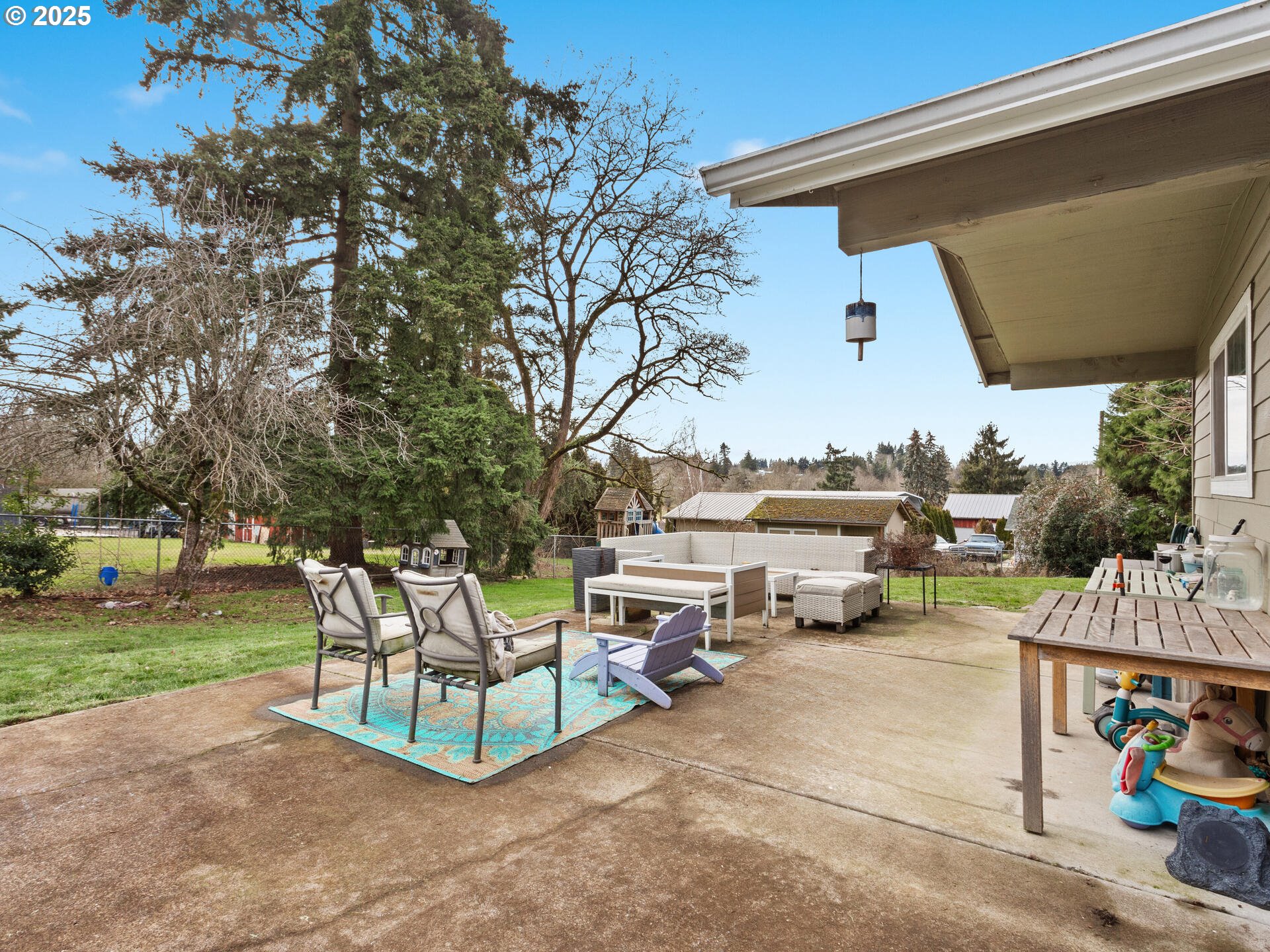 1621 Northeast 194th Street Ridgefield, WA 98642 - Photo 32 of 48 a garden view with sitting space