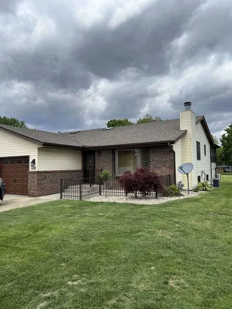 a view of a house with a yard and front view