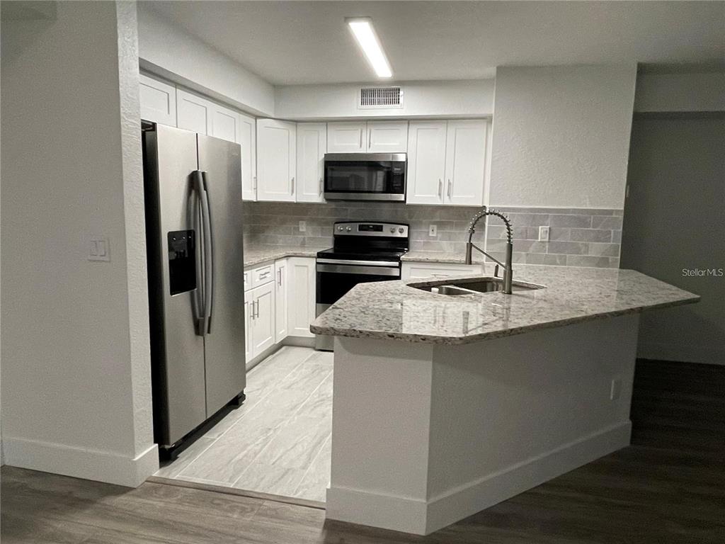 238 Afton Square, Unit 206 Altamonte Springs, FL 32714 - Photo 4 of 17