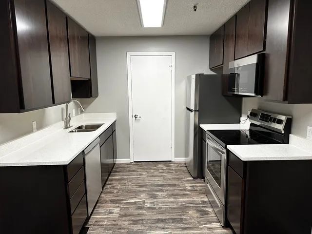 $1,846 | 1340 Brook Street, Unit J, St. Charles, IL 60174