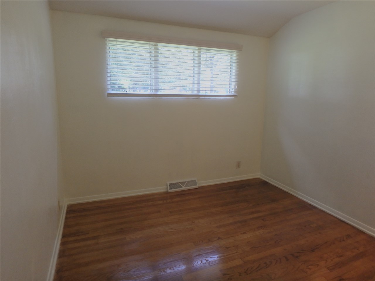 25560 Grant Road South Bend, IN 46619 - Photo 20 of 35 Gallery Image 20
