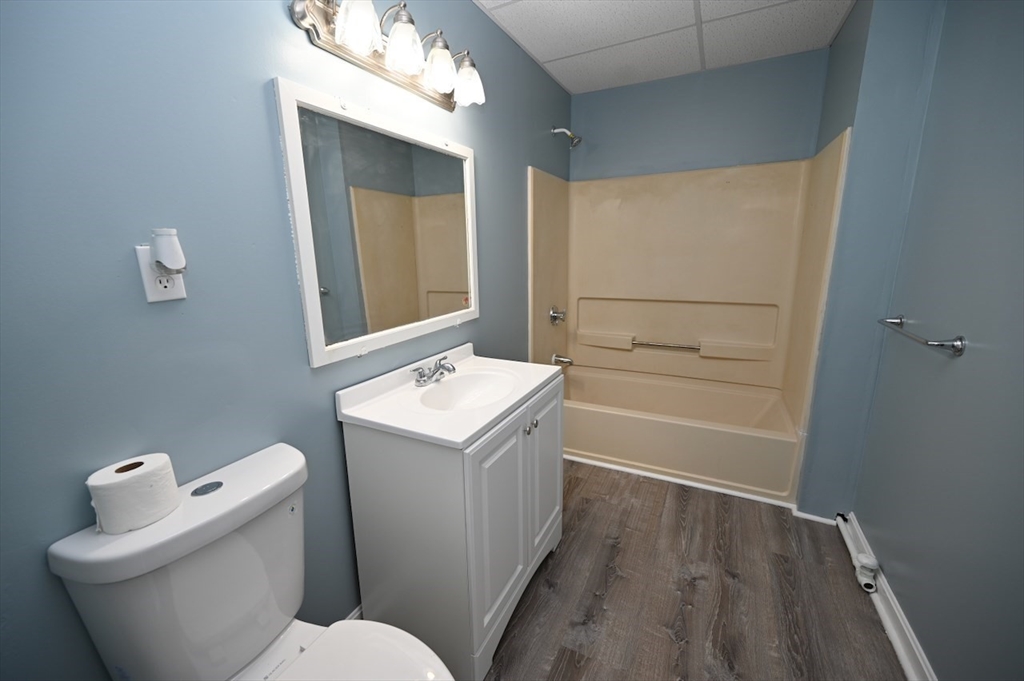 14 Derby Street Worcester, MA 01604 - Photo 10 of 23