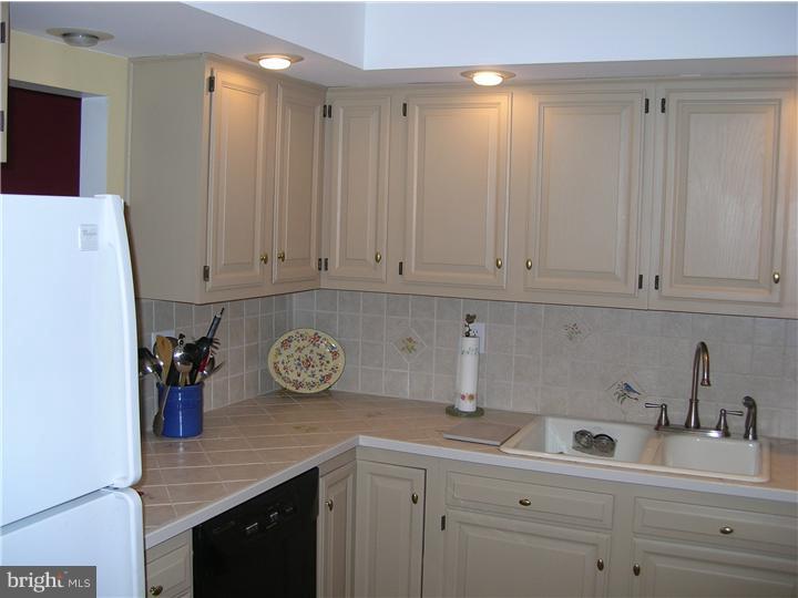 15 Hemlock Road Levittown, PA 19056 - Photo 3 of 22 Kitchen