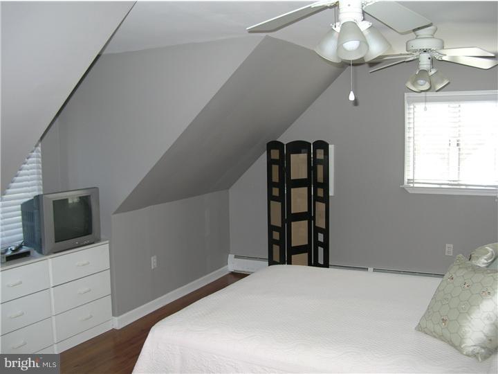 15 Hemlock Road Levittown, PA 19056 - Photo 21 of 22 Gallery Image 21