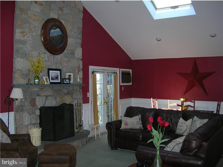 15 Hemlock Road Levittown, PA 19056 - Photo 6 of 22 Great Room