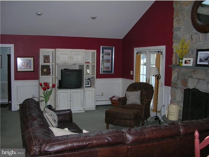 15 Hemlock Road Levittown, PA 19056 - Photo 7 of 22 Great Room