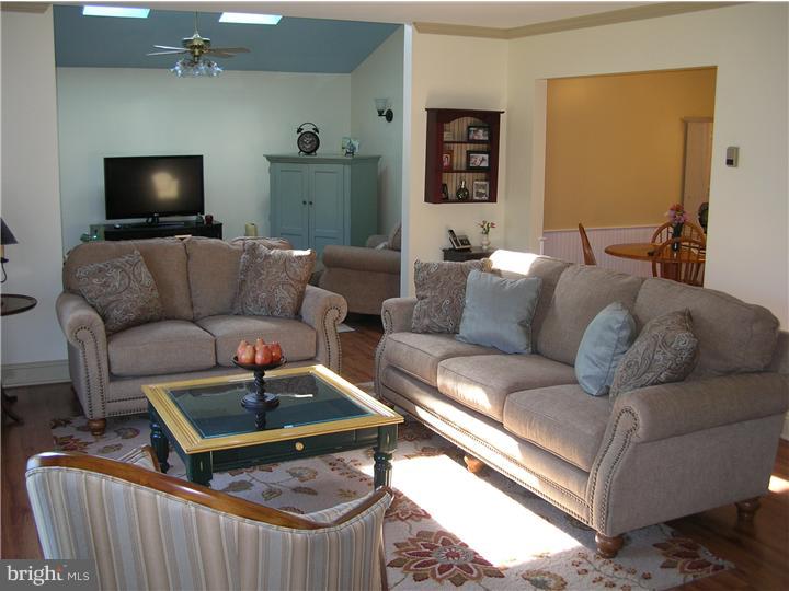 15 Hemlock Road Levittown, PA 19056 - Photo 9 of 22 Living Room