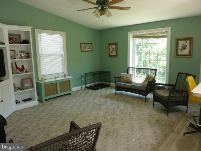 6200 Griffith Road Gaithersburg, MD 20882 - Photo 7 of 19 Family Room