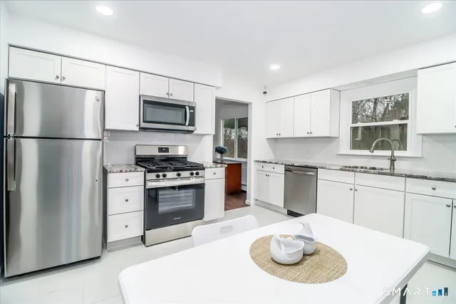 $499,000 | 33 Hickory Hill Road, Brookfield, CT 06804