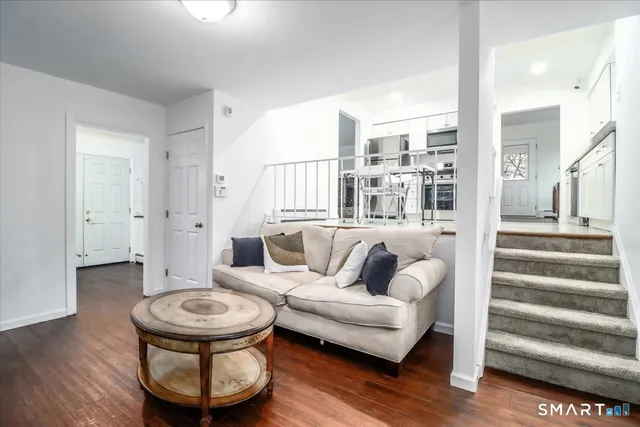 $499,000 | 33 Hickory Hill Road, Brookfield, CT 06804