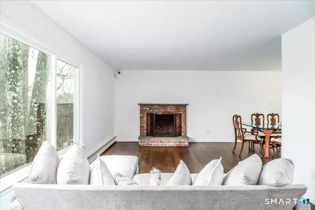 $499,000 | 33 Hickory Hill Road, Brookfield, CT 06804