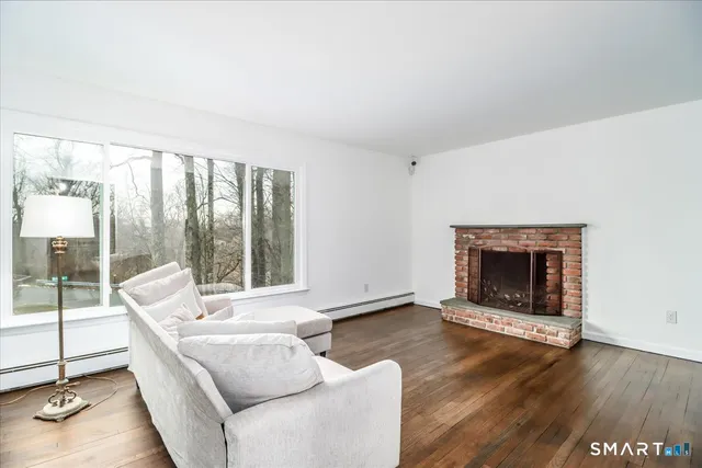 $499,000 | 33 Hickory Hill Road, Brookfield, CT 06804