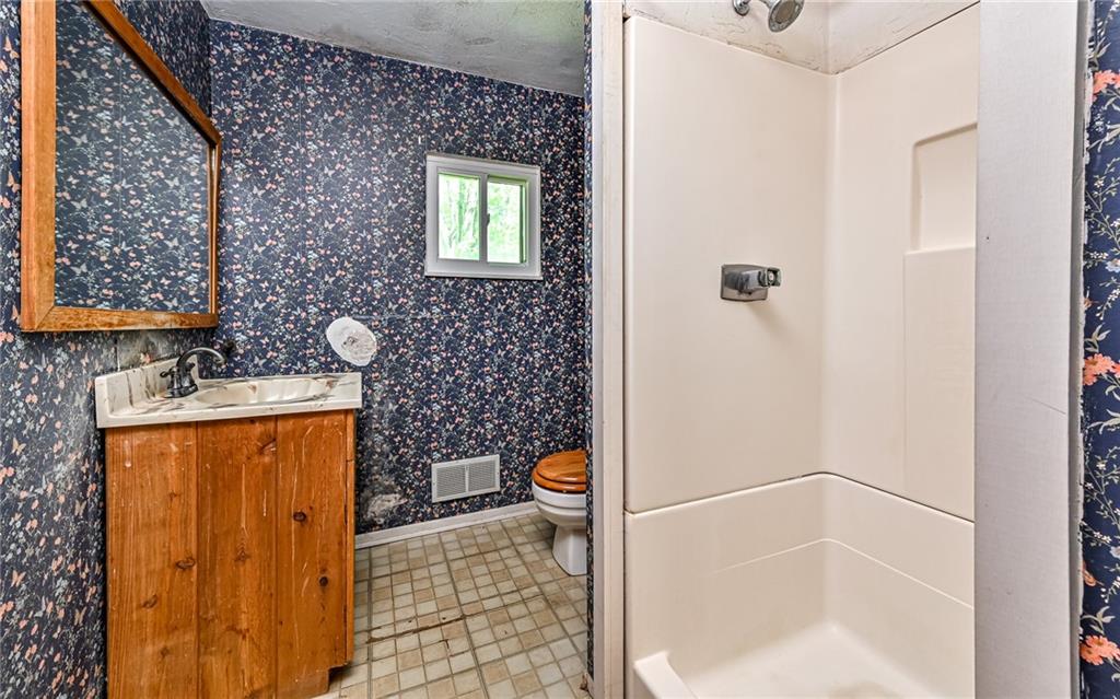 184 Mt Pleasant Road Warrendale, PA 15086 - Photo 14 of 27