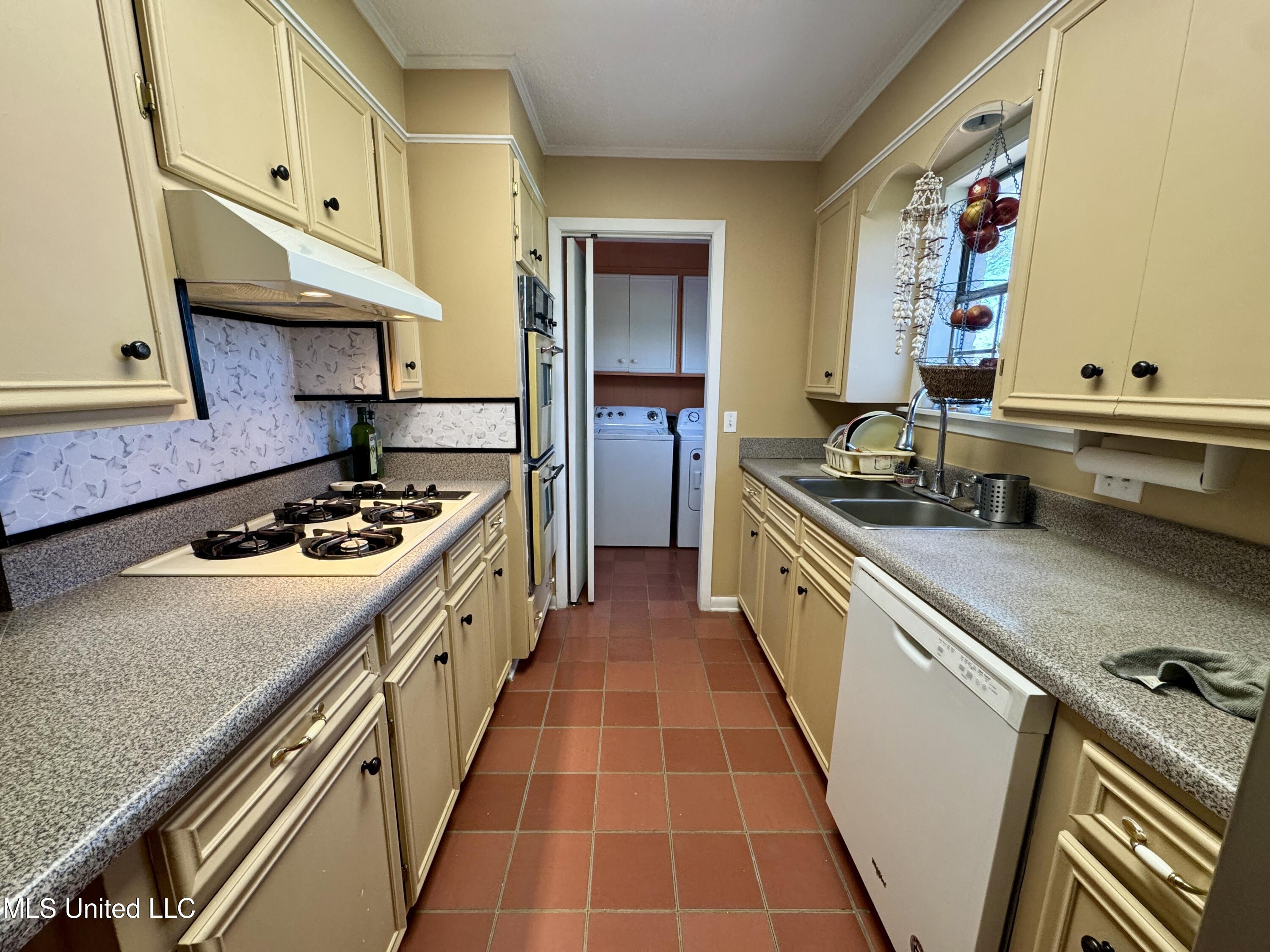 1612 College Street Cleveland, MS 38732 - Photo 6 of 26 IMG_2221