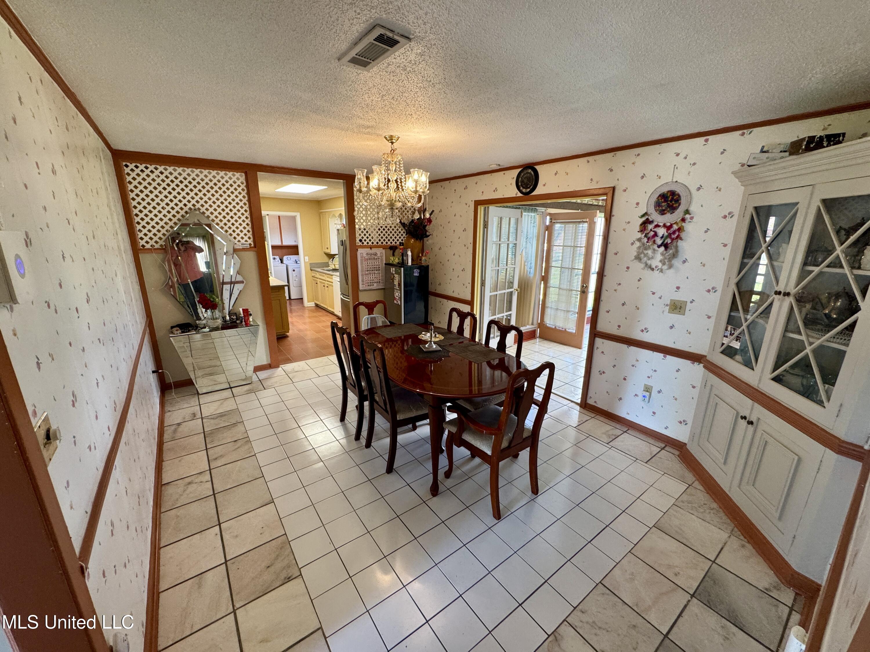 1612 College Street Cleveland, MS 38732 - Photo 9 of 26 IMG_2224