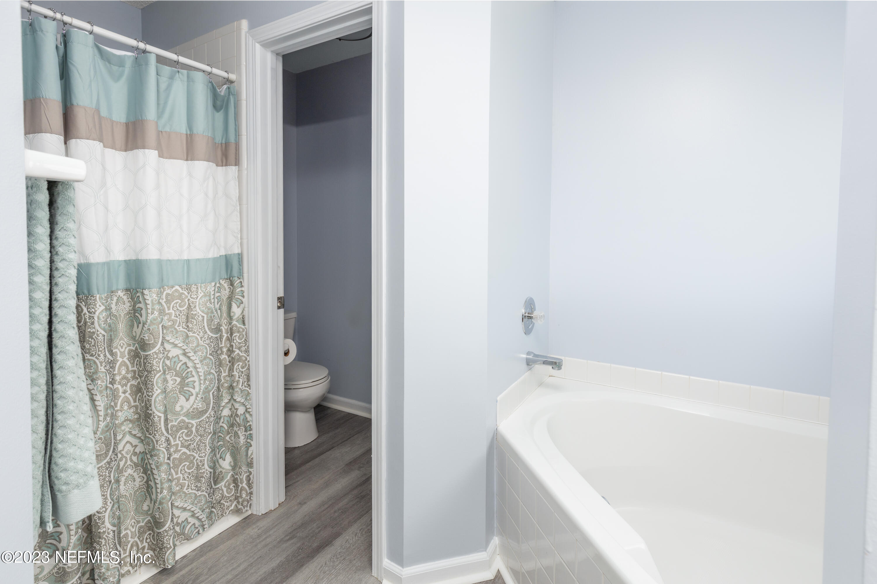 9698 Pritmore Road East Jacksonville, FL 32257 - Photo 14 of 28 a bathroom with a tub and shower