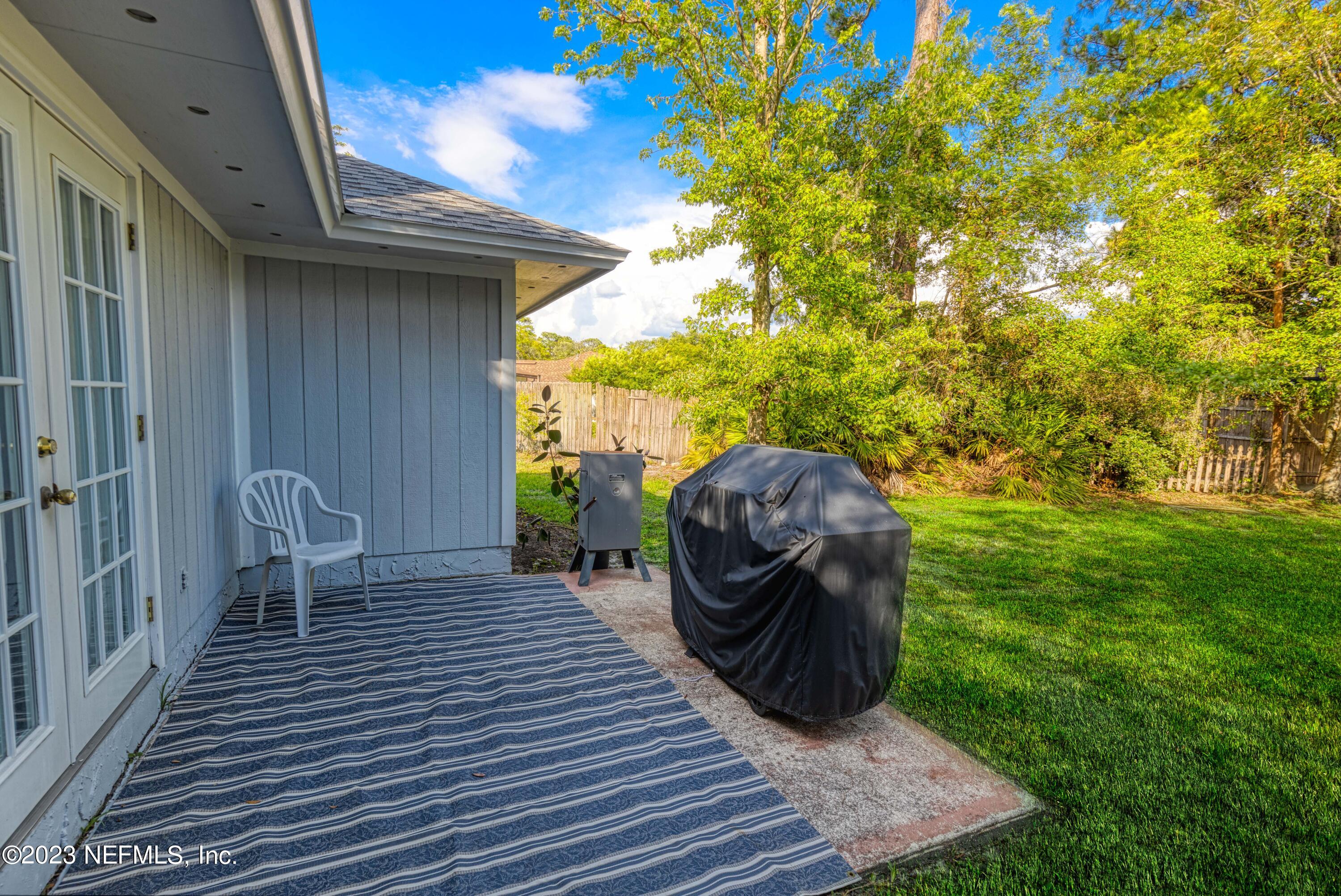 9698 Pritmore Road East Jacksonville, FL 32257 - Photo 20 of 28 a view of a patio with a table and chairs