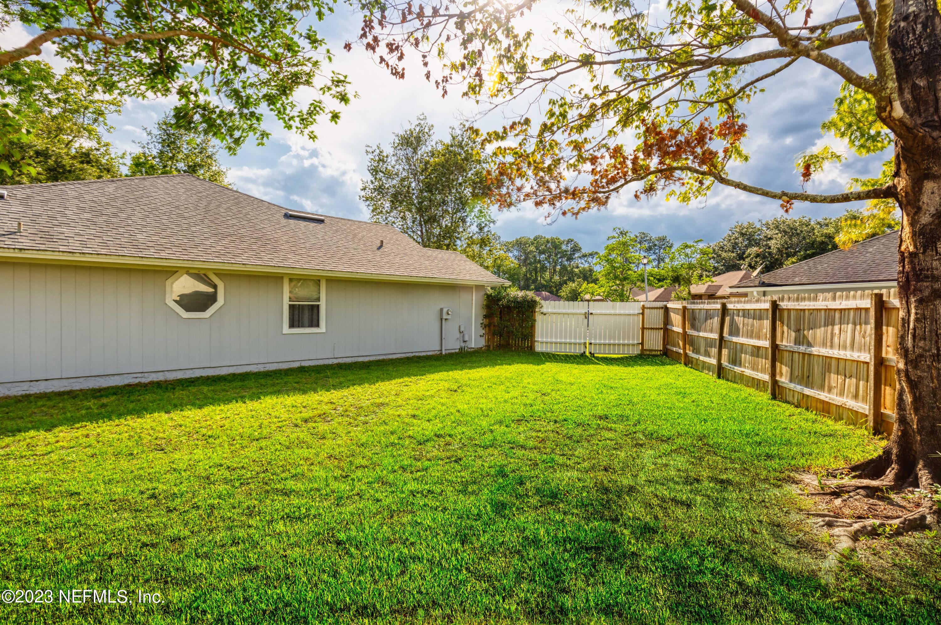 9698 Pritmore Road East Jacksonville, FL 32257 - Photo 25 of 28 a view of a backyard with a garden
