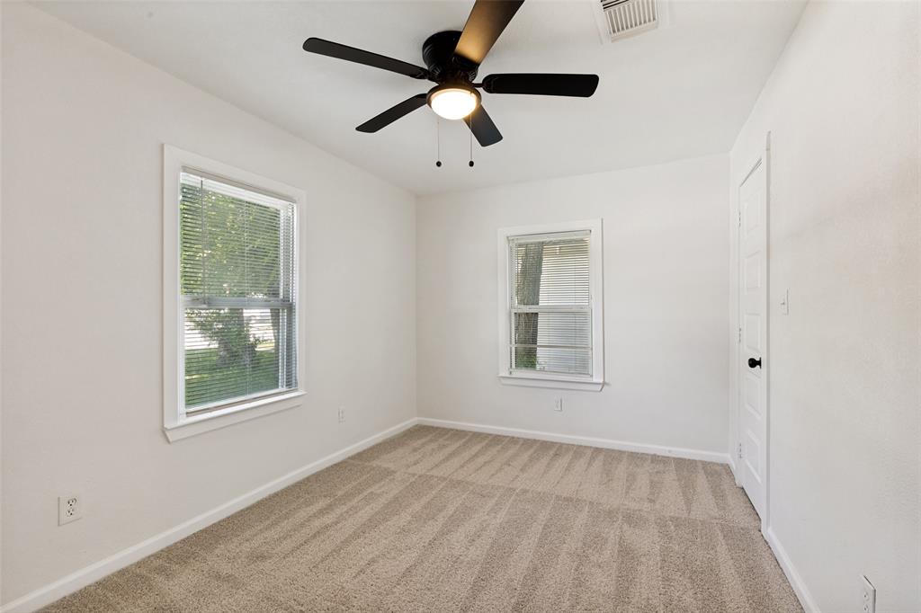 504 Davis Street Gainesville, TX 76240 - Photo 18 of 26