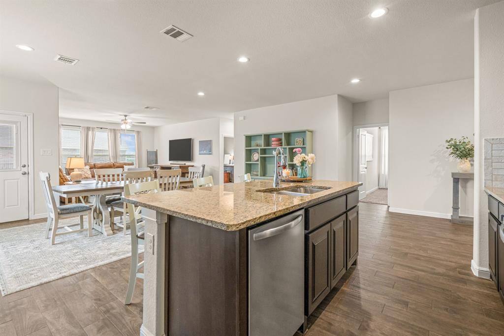 1443 Fox Hollow Road Krum, TX 76249 - Photo 10 of 39