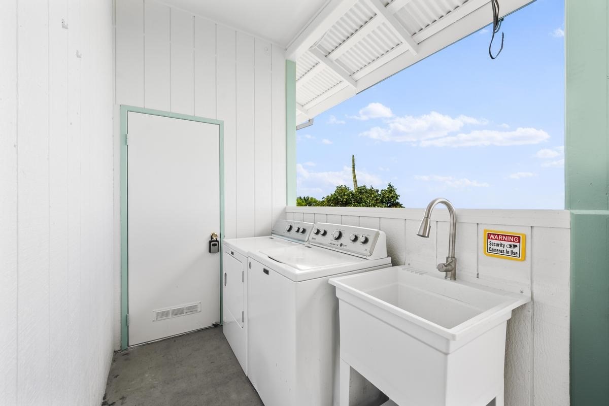 88-2259 Milolii Road Captain Cook, HI 96704 - Photo 28 of 30 a utility room with dryer and washer